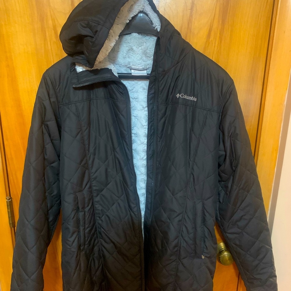 Woman’s XL Columbia jacket with soft lining and hood.